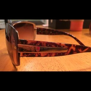 Jessica Simpson leopard print sunglasses